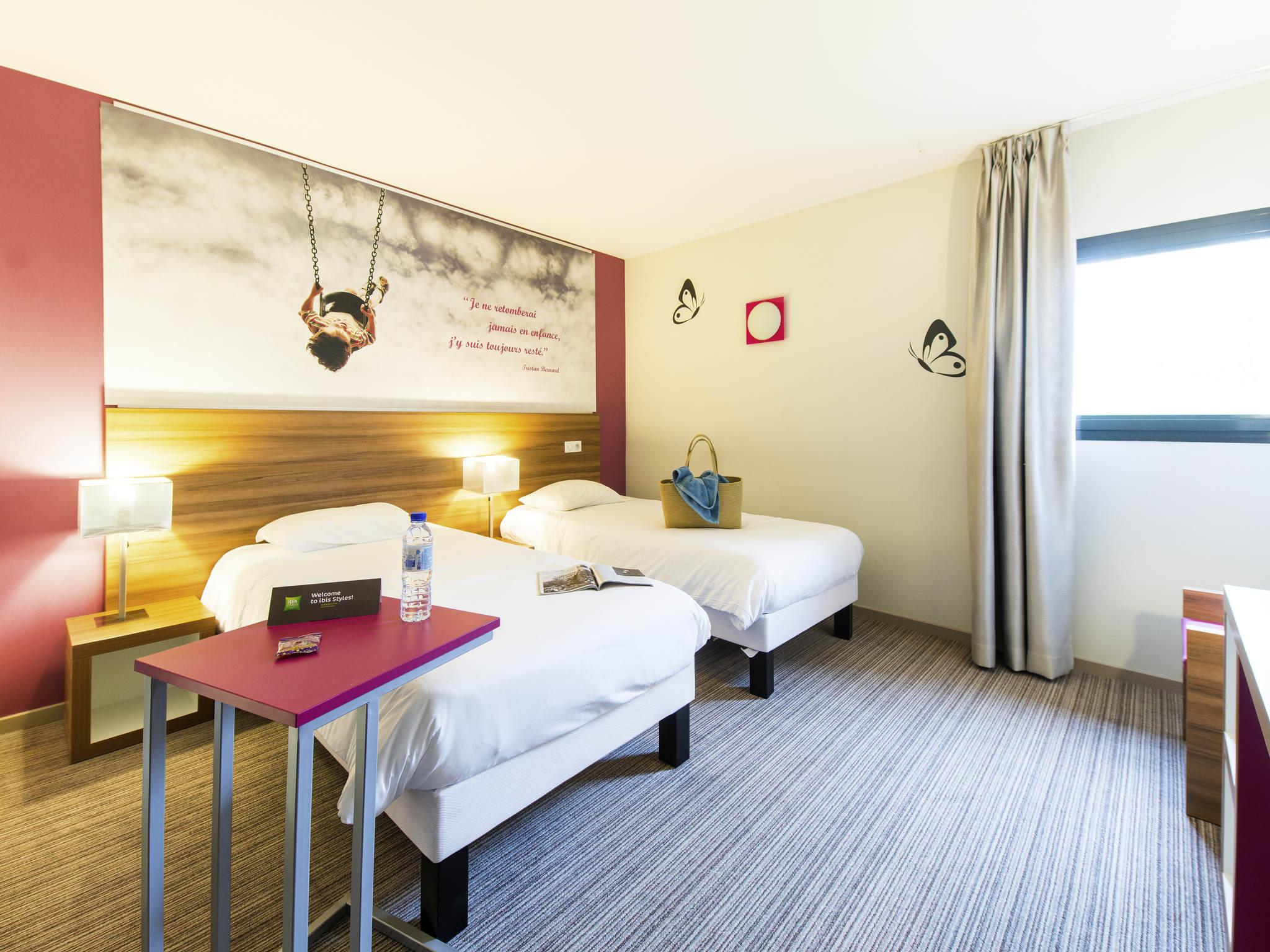 Ibis Styles Castres Hotel Bagian luar foto