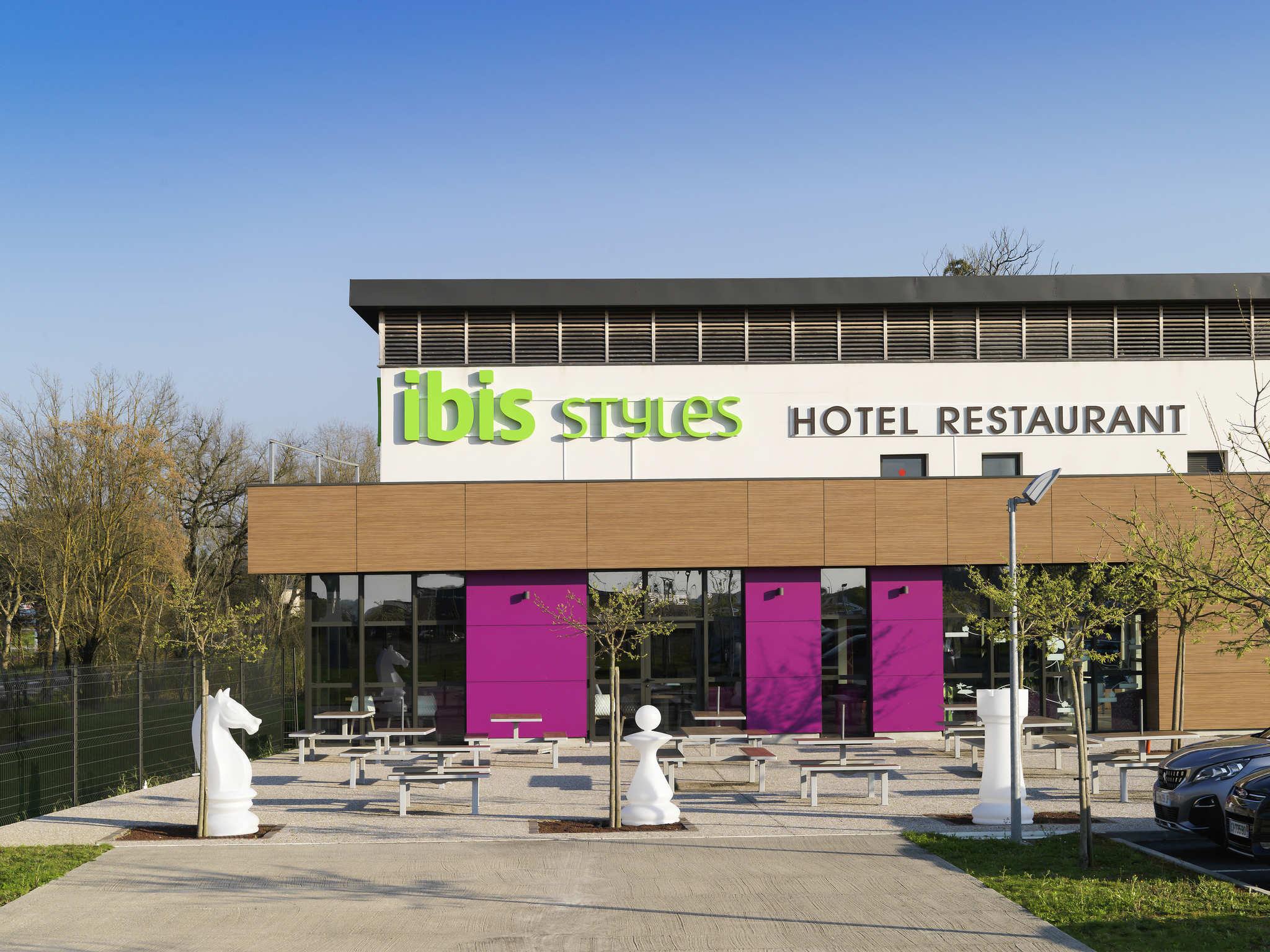 Ibis Styles Castres Hotel Bagian luar foto